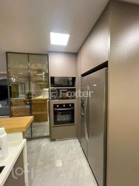 Image 7 - 881229