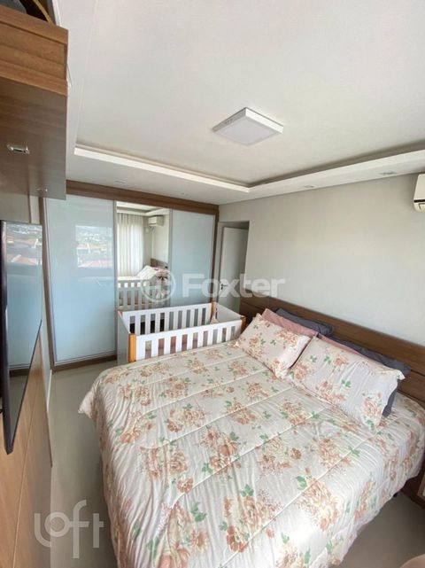 Image 12 - 881265