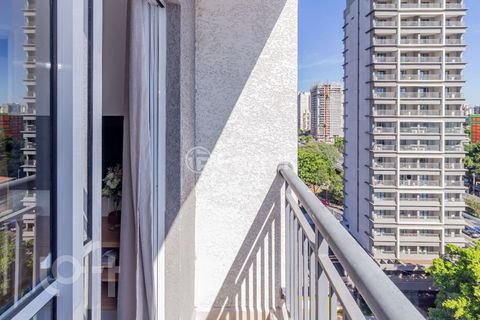Image 9 - 881297