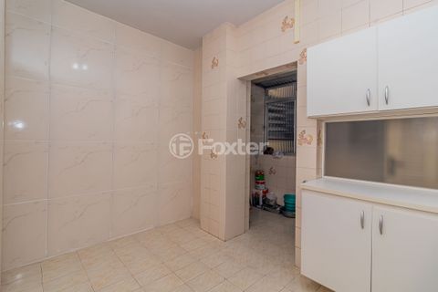 Image 19 - 881301