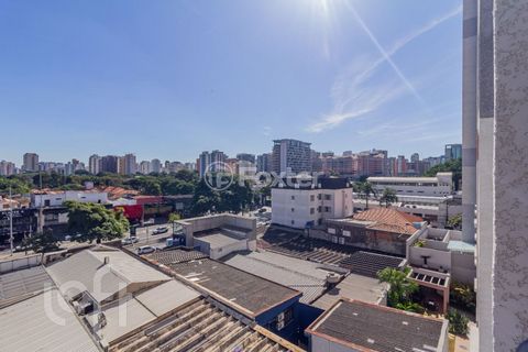 Image 6 - 881302
