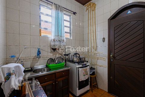 Image 13 - 881337