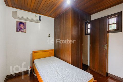 Image 7 - 881337