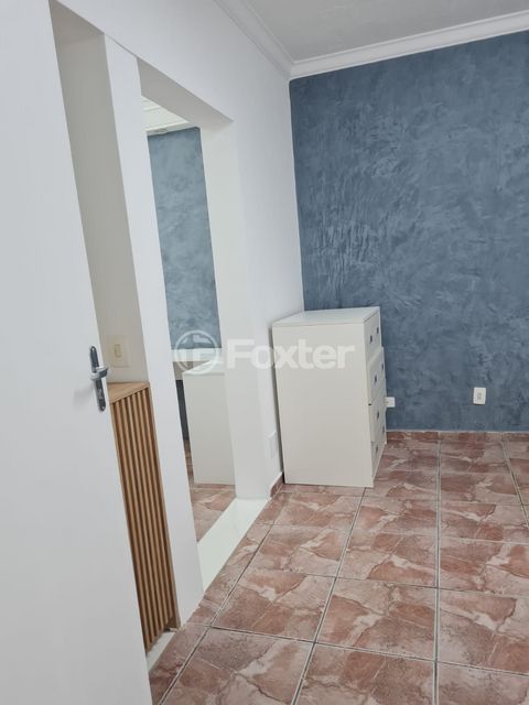 Image 10 - 881339