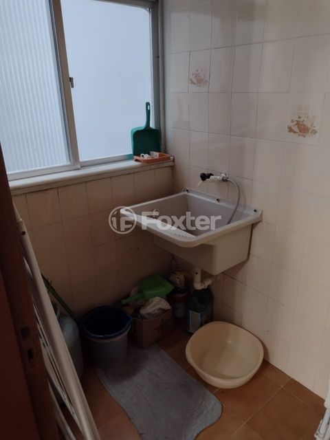 Image 5 - 881342