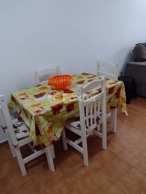 Image 8 - 881342