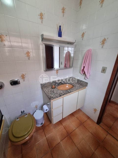 Image 9 - 881350