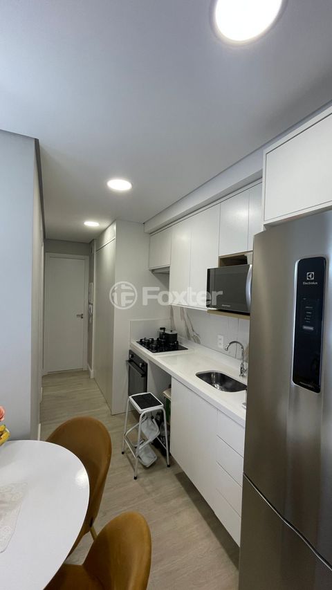 Image 6 - 881355