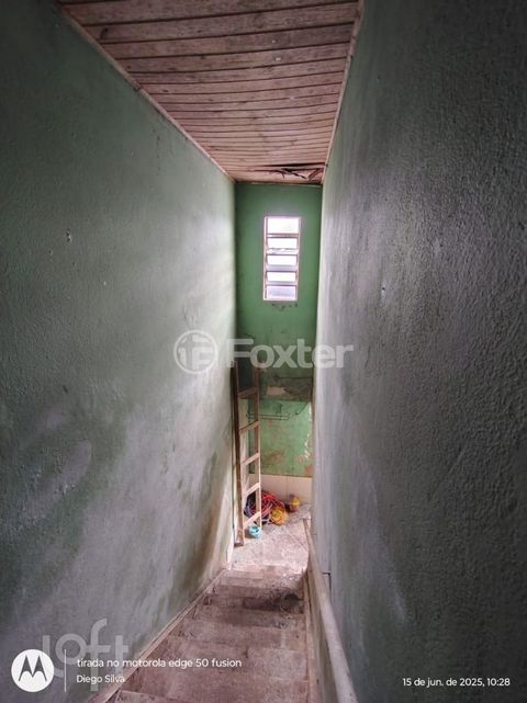 Image 5 - 881358