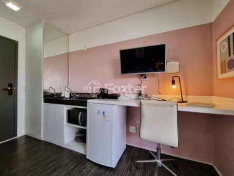 Image 6 - 881363