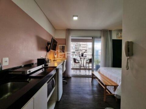 Image 7 - 881363