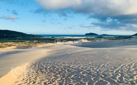 Image 15 - 881378
