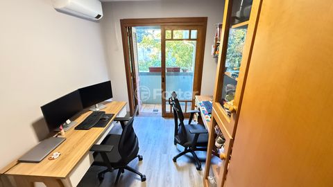 Image 18 - 881386