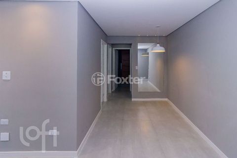 Image 4 - 881404