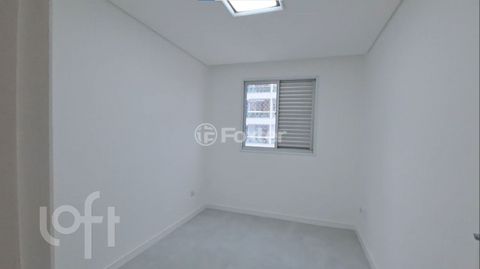 Image 9 - 881404