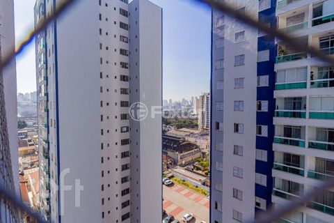 Image 9 - 881404
