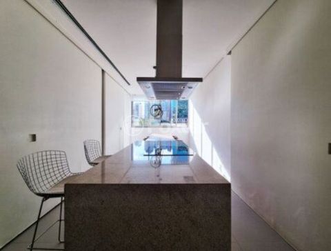 Image 9 - 881410
