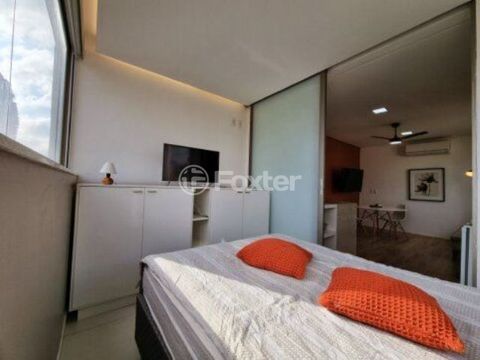 Image 7 - 881410