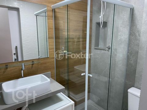 Image 9 - 881422
