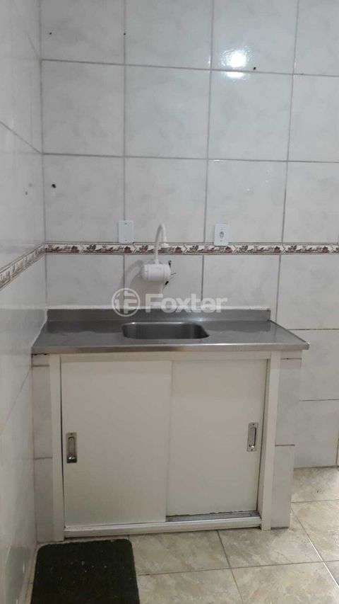 Image 9 - 881423