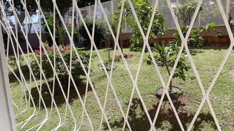 Image 11 - 881423