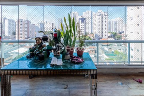 Image 8 - 881432