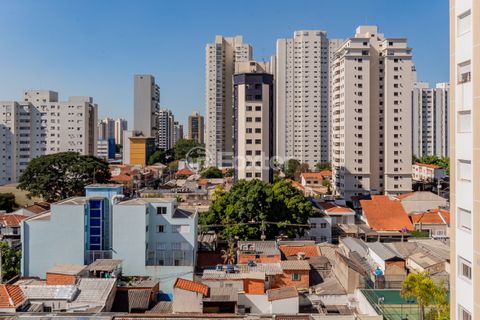 Image 16 - 881432