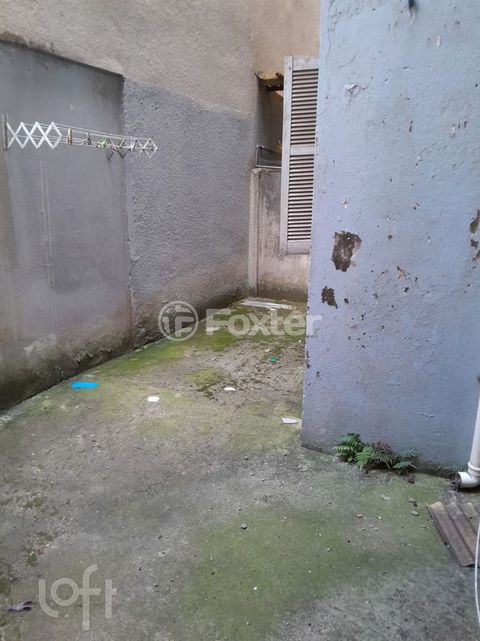 Image 17 - 881443