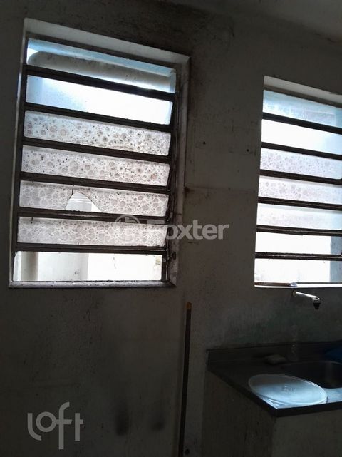 Image 9 - 881443