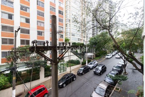 Image 11 - 881446