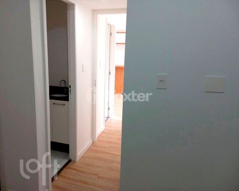 Image 6 - 881453