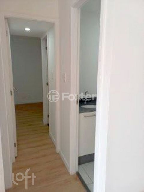 Image 5 - 881453