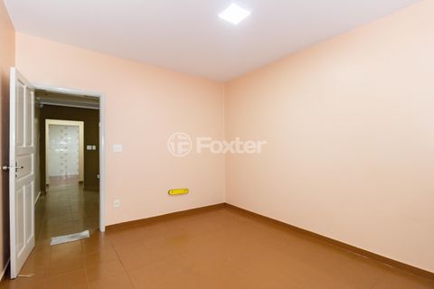 Image 4 - 881456