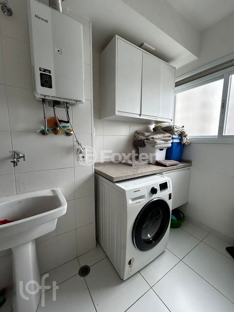 Image 11 - 881458