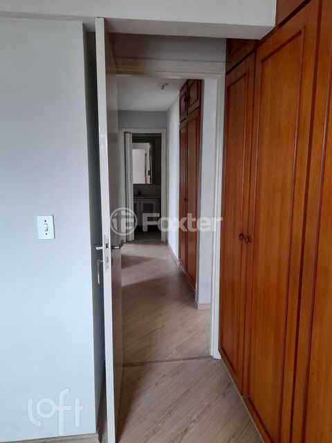 Image 10 - 881466
