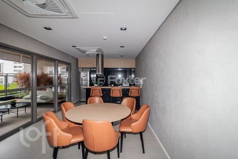 Image 17 - 881473