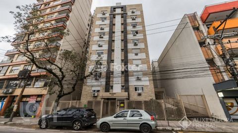 Image 17 - 881477
