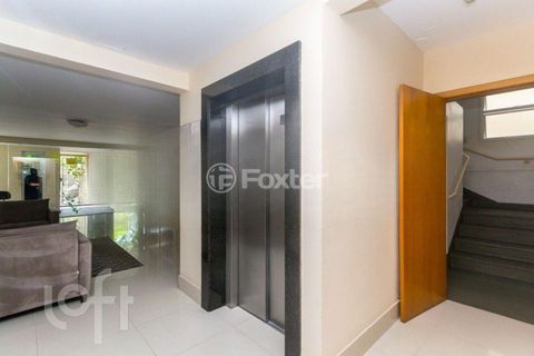 Image 7 - 881477
