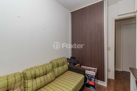 Image 9 - 881478