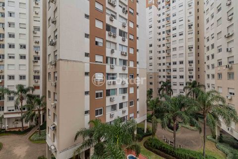 Image 19 - 881478