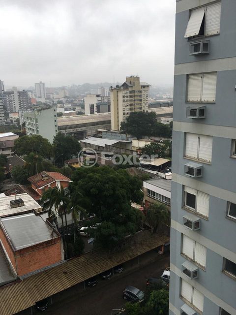 Image 7 - 881503