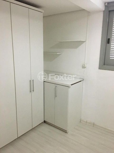 Image 8 - 881503