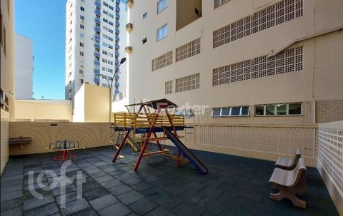 Image 5 - 881506