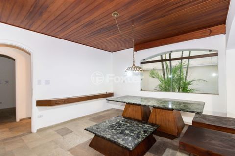 Image 10 - 881507