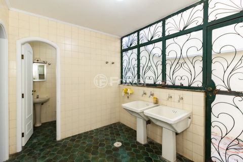 Image 17 - 881507