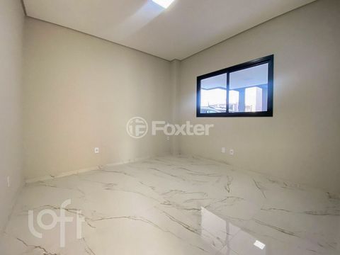 Image 4 - 881508