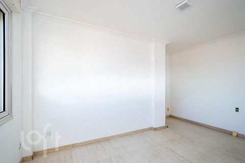 Image 19 - 881521