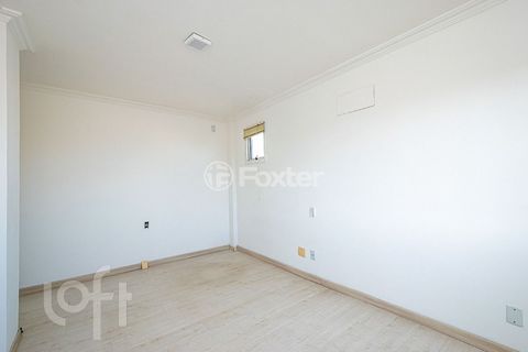 Image 18 - 881521