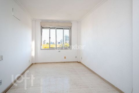 Image 16 - 881521