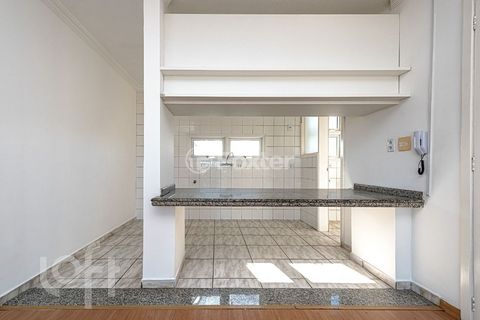 Image 6 - 881521